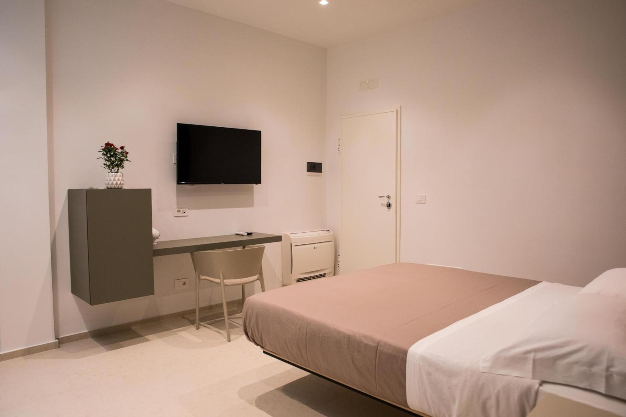 Your House Rooms 3 Conversano Bagian luar foto