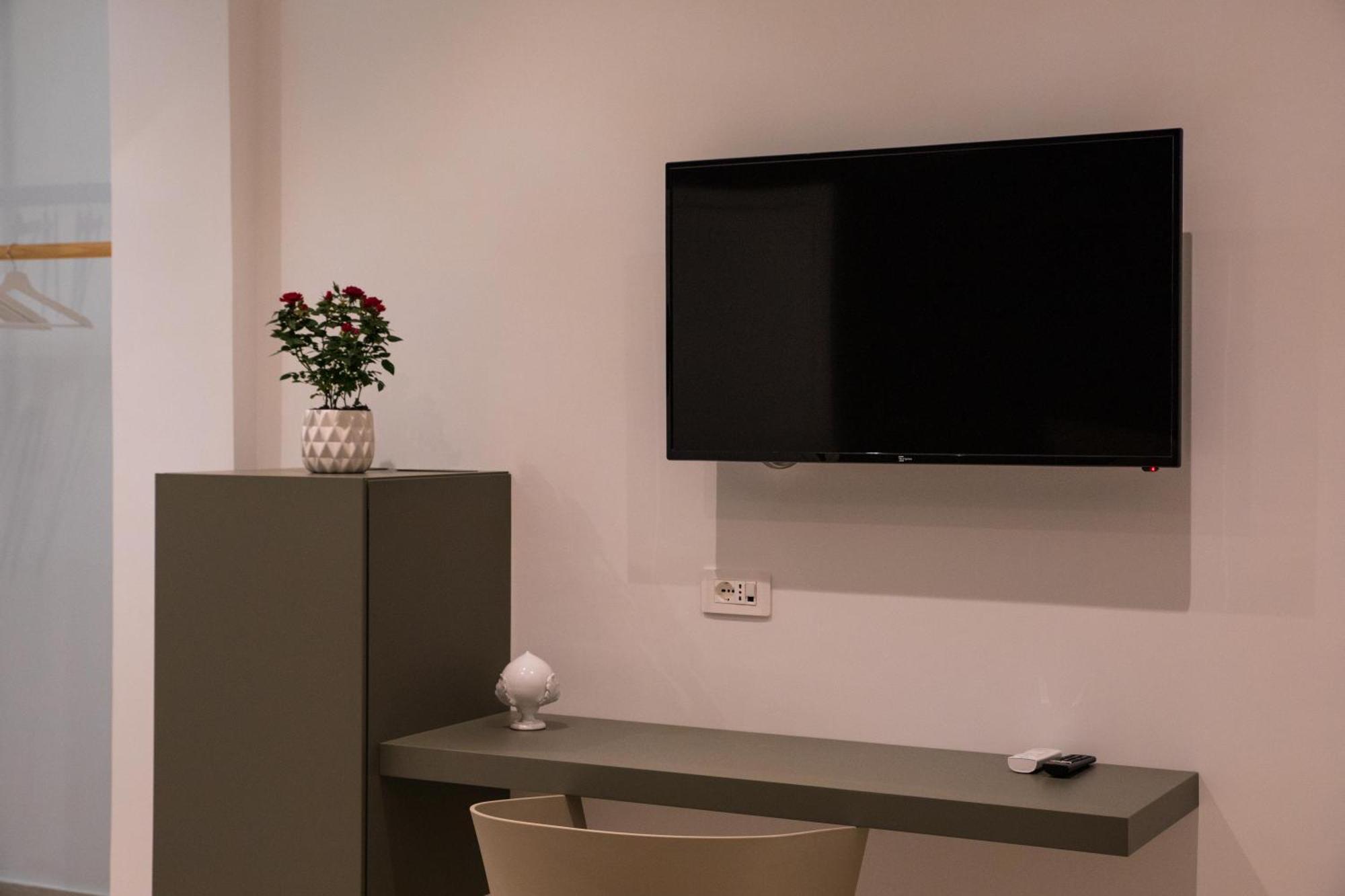 Your House Rooms 3 Conversano Bagian luar foto