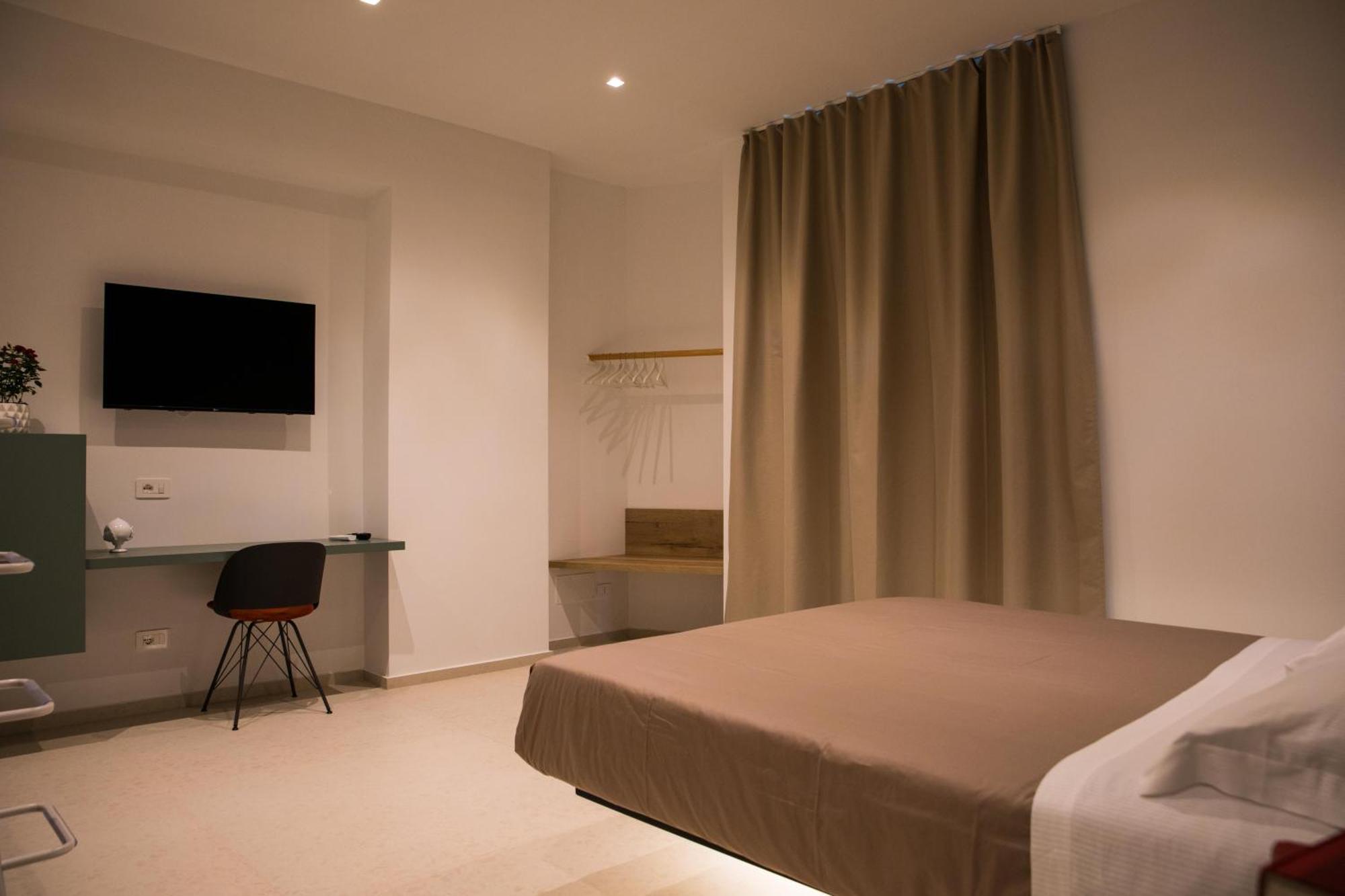 Your House Rooms 3 Conversano Bagian luar foto